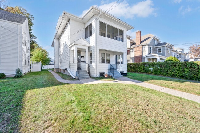 Building Photo - 91 Maplewood Ave