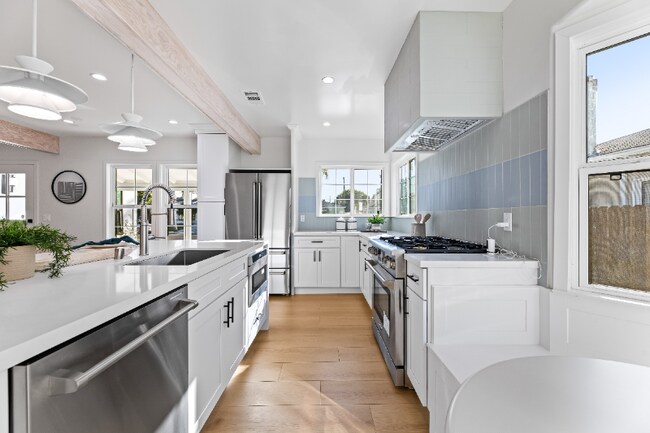 Foto del edificio - 8509 Naylor Ave