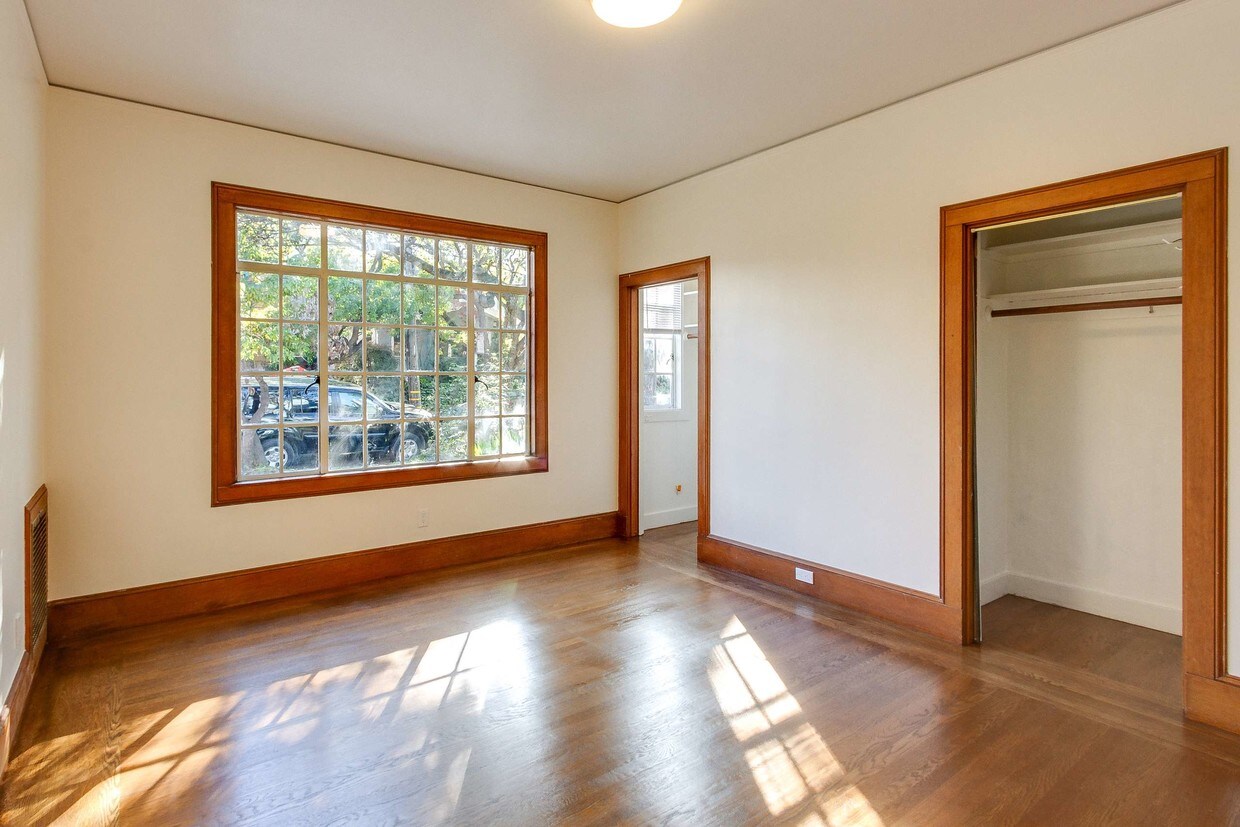 Foto principal - 3271 Kempton Ave