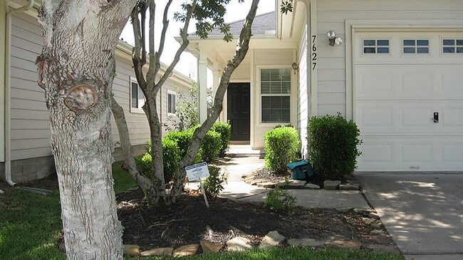 Foto del edificio - 7627 Fallen Leaf