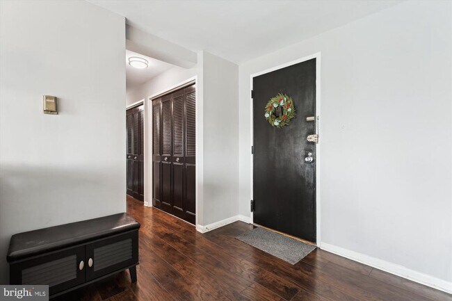 Foto del edificio - 10201 Grosvenor Pl