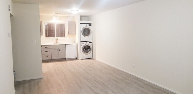 Building Photo - 459 E 2700 S