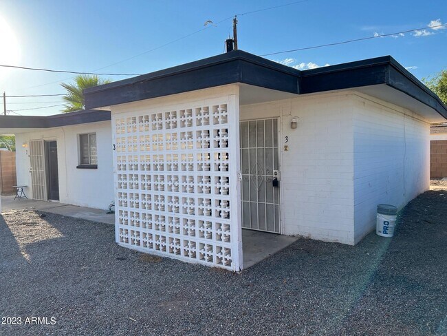 Building Photo - 2936 E Granada Rd