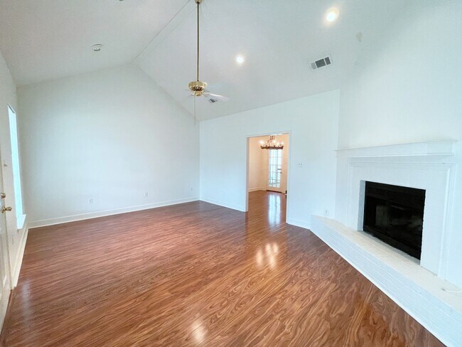 Foto del edificio - Charming 2 Bedroom House Located off Blueb...