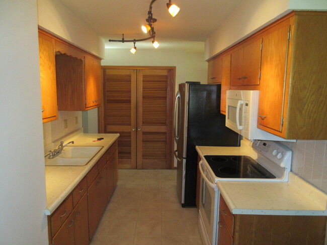Building Photo - 403