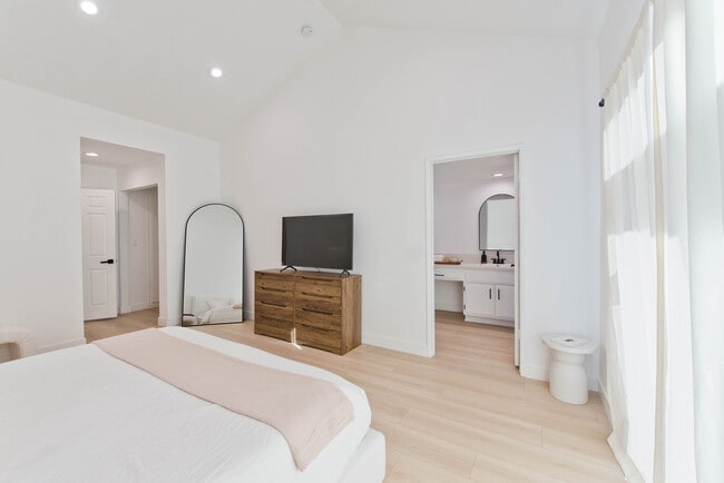 Building Photo - 20645 Roscoe Blvd