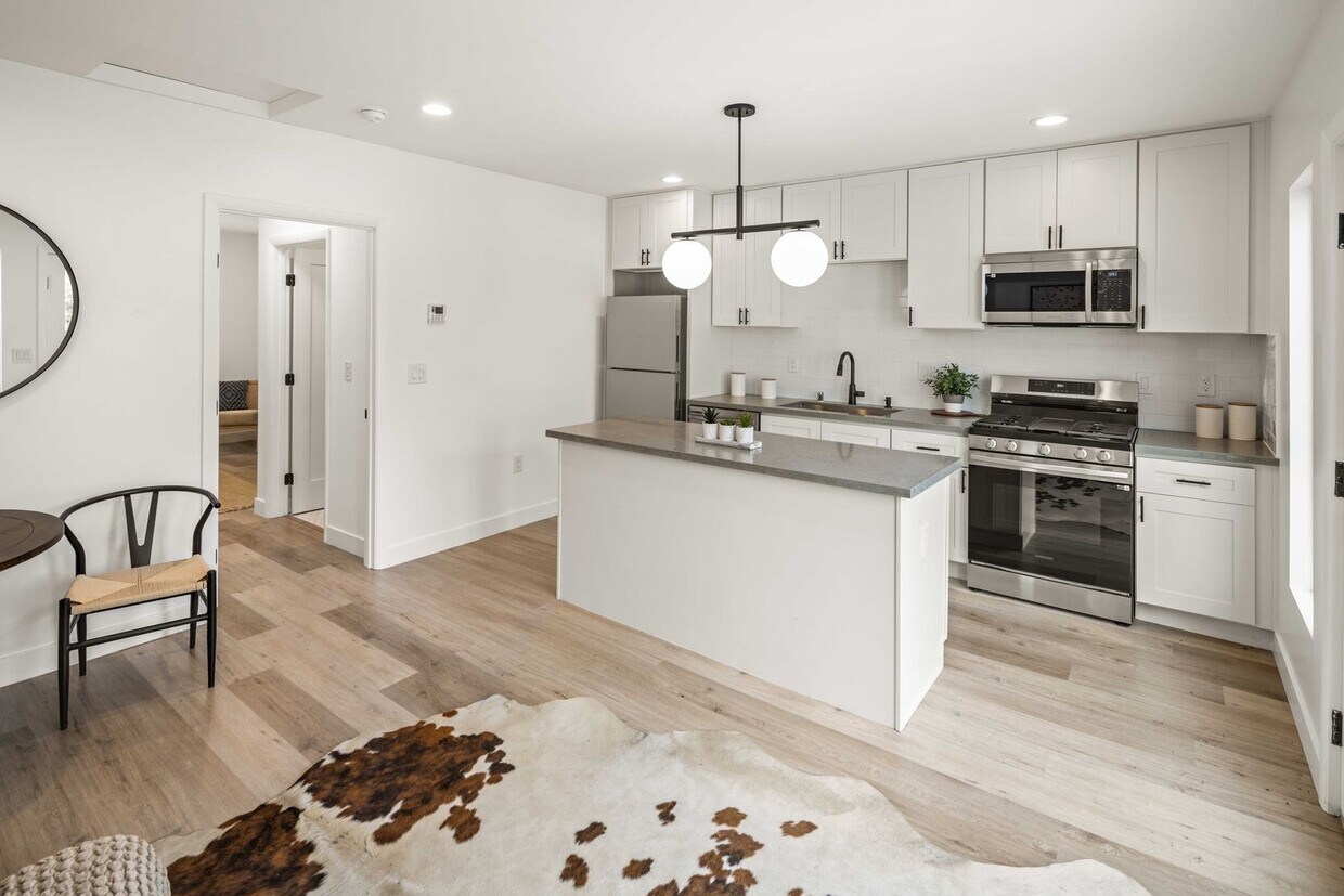 Foto principal - Gorgeous 1 Bedroom Home in Faircrest Heights!