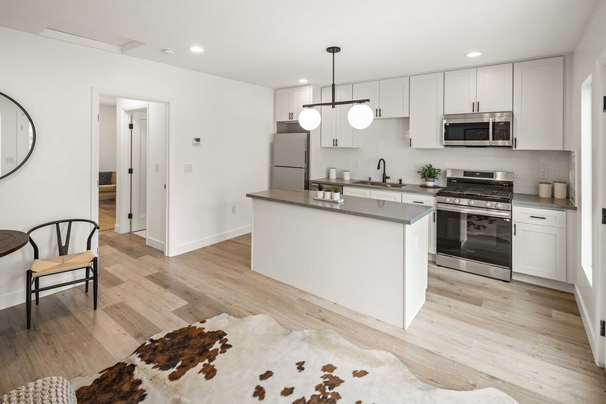 Primary Photo - Gorgeous 1 Bedroom Home in Faircrest Heights!
