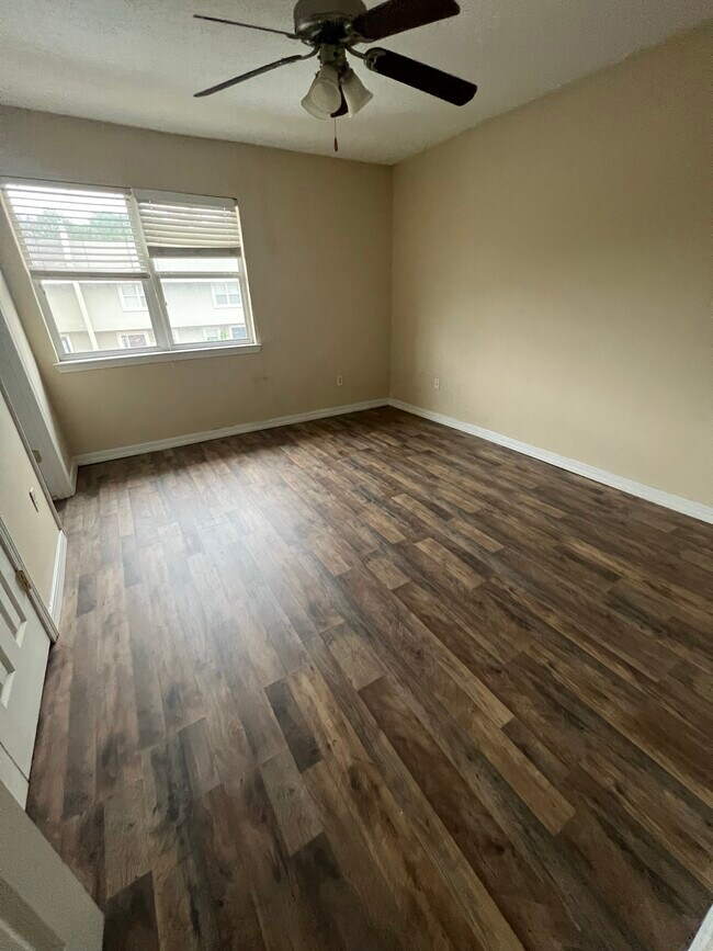 Foto del edificio - 1625 Martin Bluff Rd