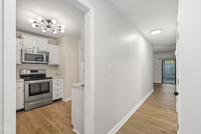 Foto del edificio - 6422 English Oaks Dr