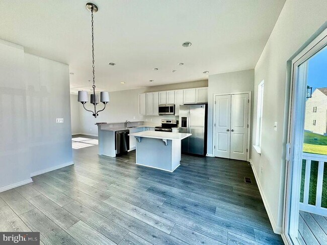 Foto del edificio - 2484 Westwind Blvd