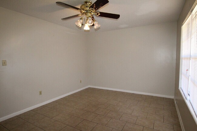 Building Photo - Lovely Brick Home with 3 Bedrooms, 2 Baths...