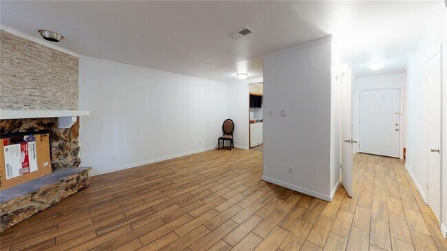 Building Photo - 2131 Trellis Pl