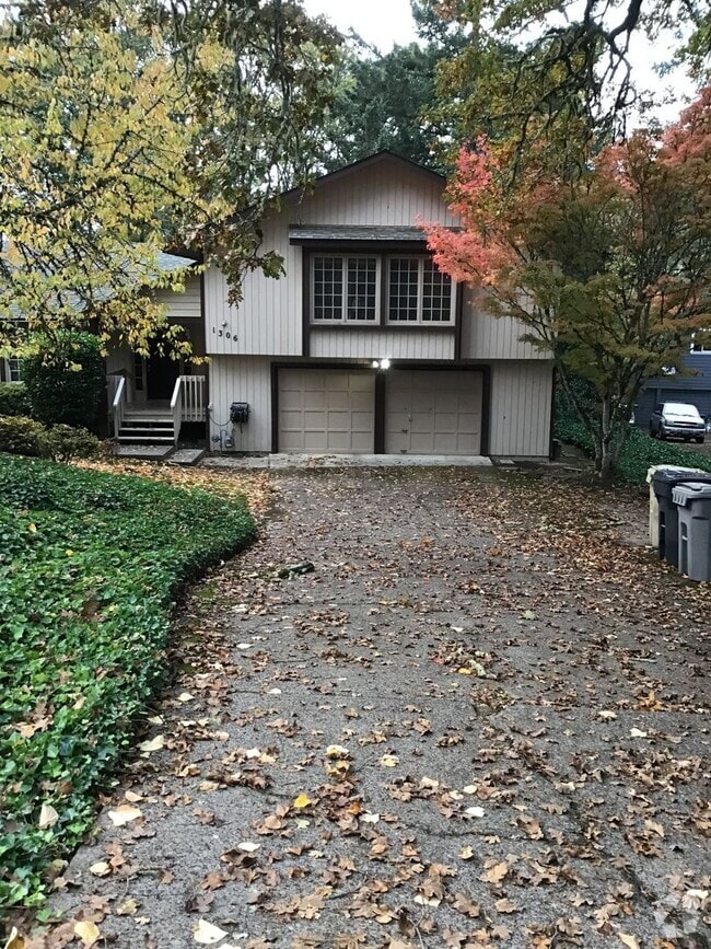 Building Photo - 1306 NW Souza Pl