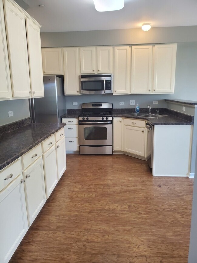 9843 Williams Dr, Huntley, IL 60142 Townhouse for Rent in Huntley, IL