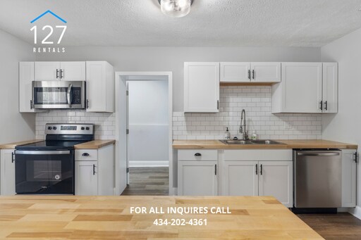 Building Photo - Two Bedroom Two Bath Single Family Home