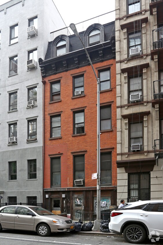 Building Photo - 156 W 15th St