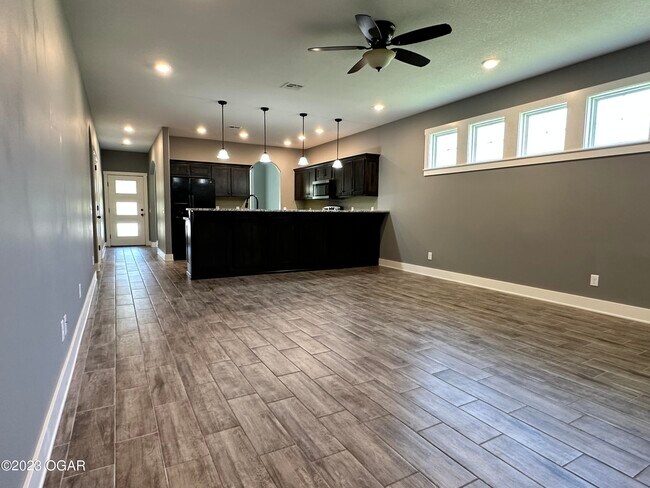 Building Photo - 399 Ravenwood Cir