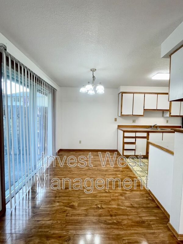 Foto del edificio - 3911 Plomondon St