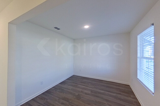 Building Photo - 108 Flat Rock Ml Trl