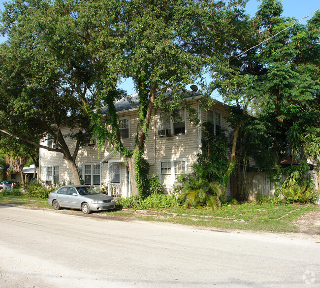 Building Photo - Clayton Manor