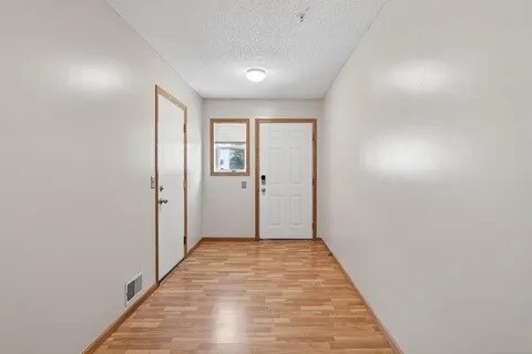 Foto del edificio - 10708 Tamarack St NW