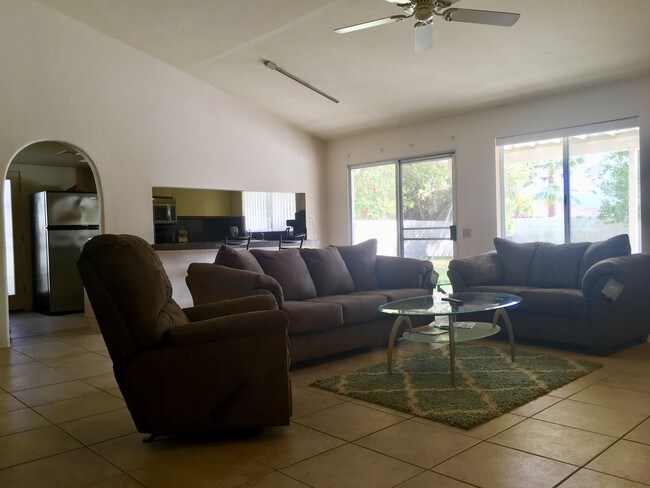 Foto del edificio - 68305 Encinitas Rd