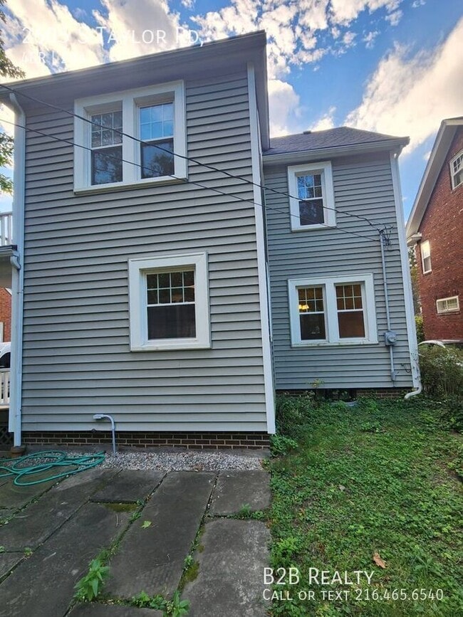 Building Photo - 2605 S Taylor Rd