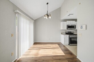 Building Photo - 2819 Kettle Run Dr