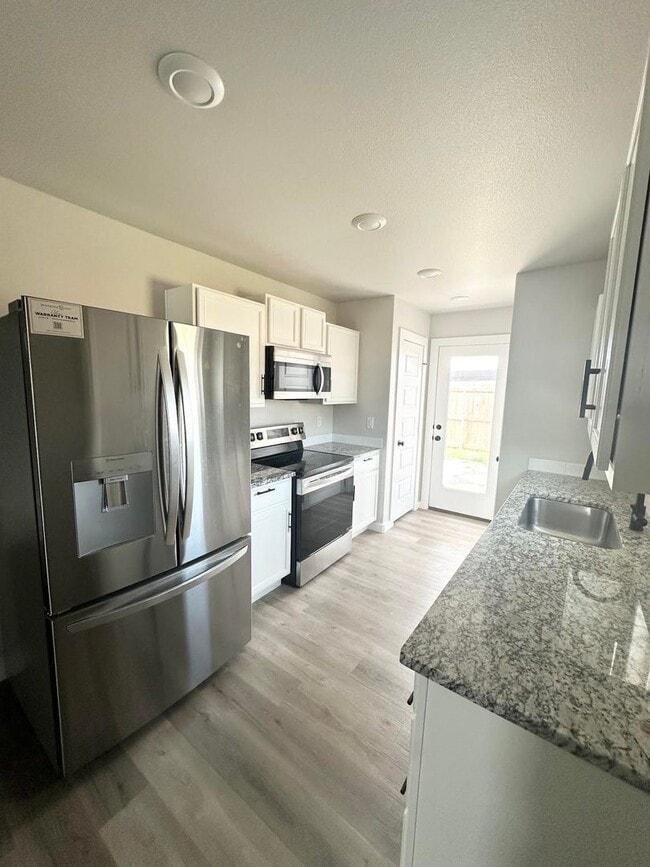 Foto del edificio - 3 Bed 2 Bathroom for Rent!