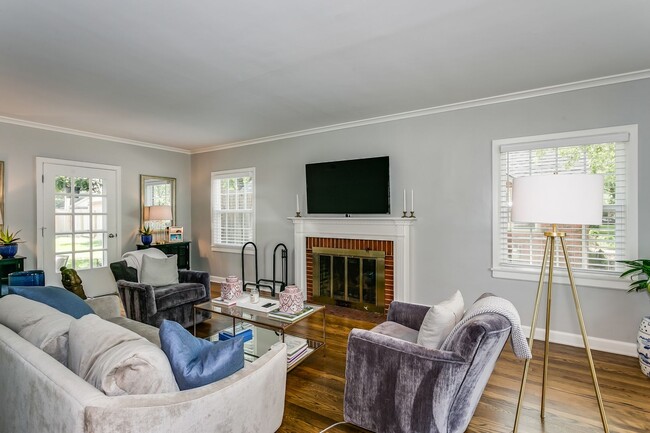 Building Photo - Fully remodeled Crown Heights BEAUTY!