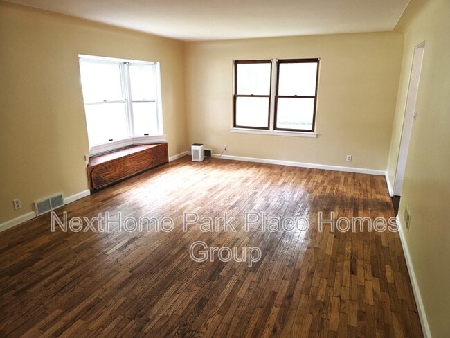 Building Photo - 2908 Dartmouth Dr
