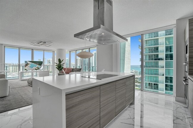 Foto del edificio - 330 Sunny Isles Blvd