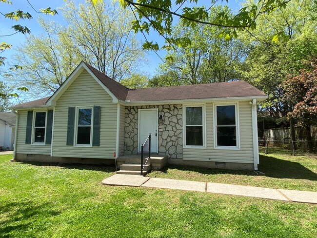 Building Photo - Renovated 3 Bedrooms / 2 Bathrooms / Fenced in Backyard with Patio / Great Smyrna Location