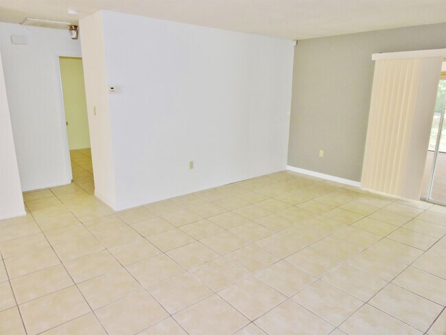 Building Photo - 230 Spartan Dr
