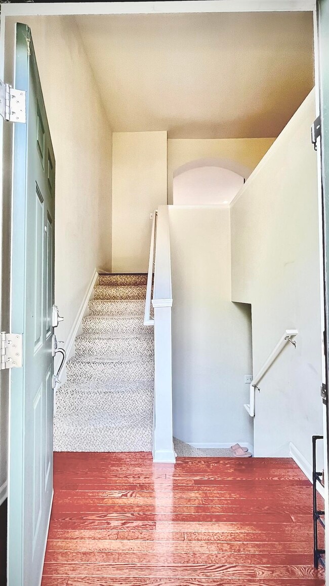 Building Photo - 28000 Hopkins Dr