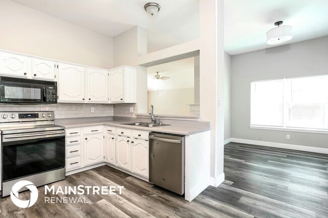 Building Photo - 8102 Lake Bend Dr