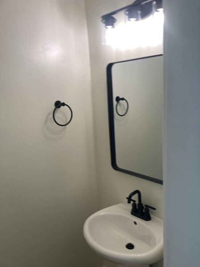 Foto del edificio - 3 Bed - 2.5 Bath, Newer Construction, Larg...