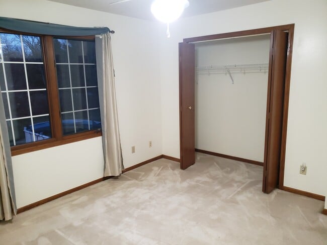 Building Photo - 5260 Silver Dawn Ln