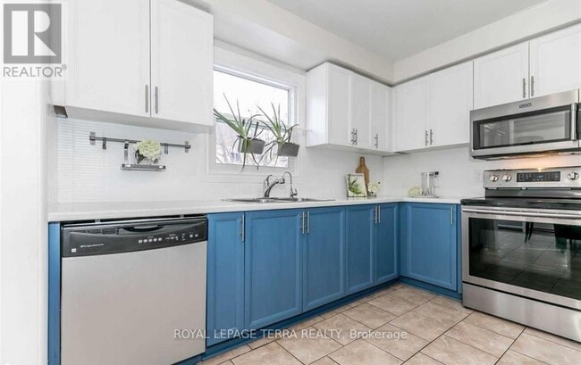 Building Photo - 44 Carruthers Crescent