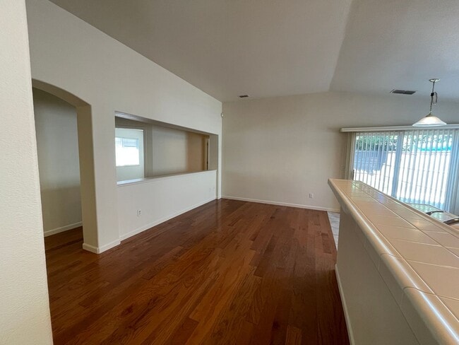 Foto del edificio - Charming single story home located on the ...
