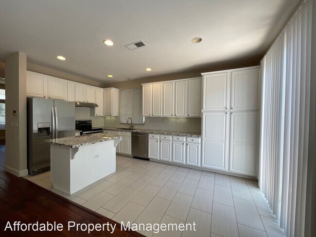 Building Photo - 4 br, 3 bath House - 766 Pacu Terrace