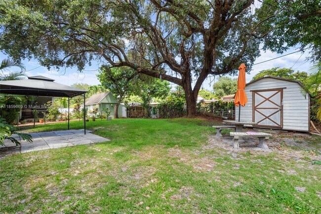 Building Photo - 301 SW 51st Ave