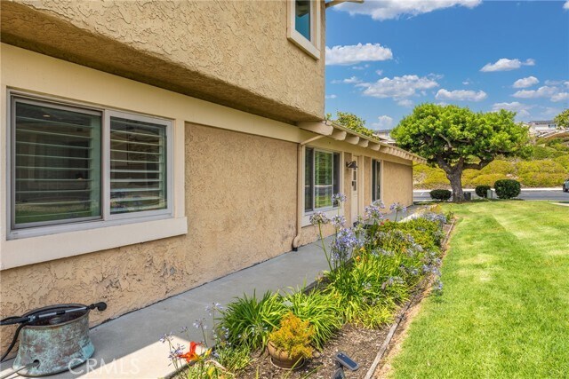 Building Photo - 150 Avenida Adobe