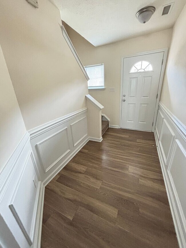 Foto del edificio - RENT SPECIAL!! Half off 1st months' rent i...
