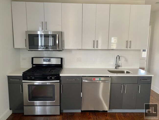 Building Photo - 4 Bed 2 Bath Washer Dryer In Unit!!