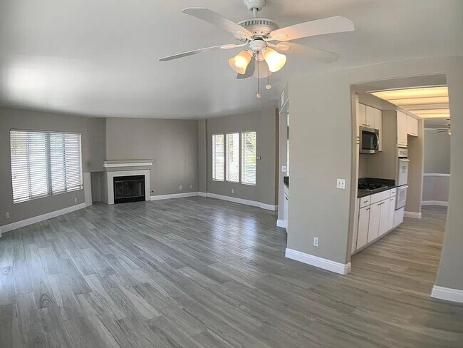 Foto del edificio - 4594 Cove Dr