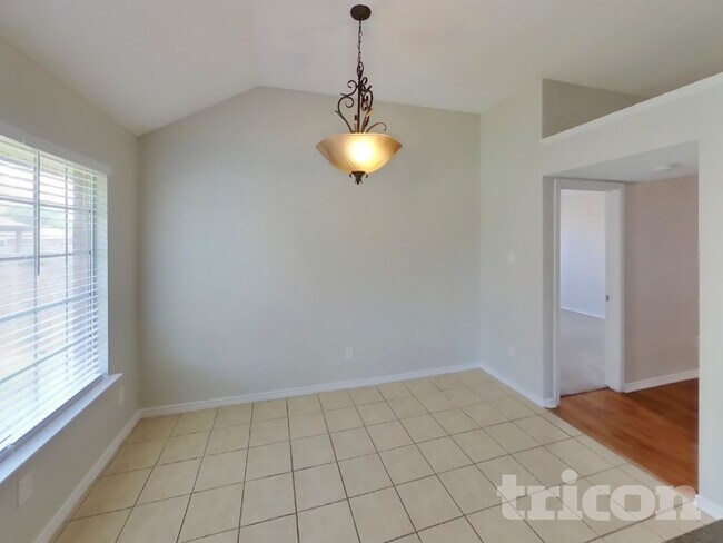 Building Photo - 8021 Ashridge Rd