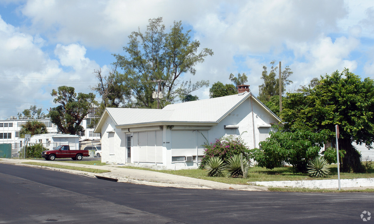 Building Photo - Orange Grove Mobile Home Park