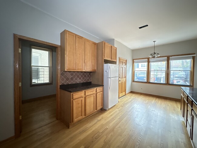 Building Photo - 2136 W Chicago Ave